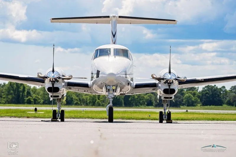 Exterior view of a 1981 BEECHCRAFT KING AIR F90, N621EM.