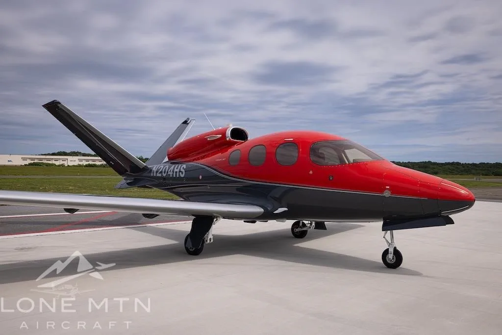 Exterior view of a 2019 CIRRUS VISION SF50-G2+, N204HS.