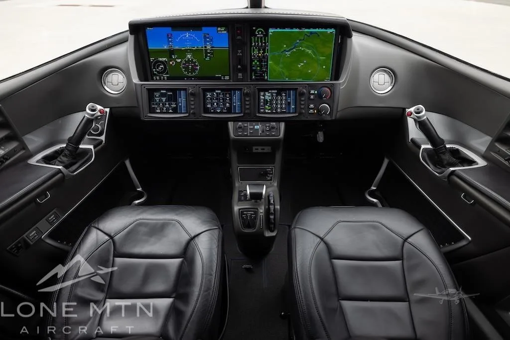Cockpit and instrument panel of a 2019 CIRRUS VISION SF50-G2+.