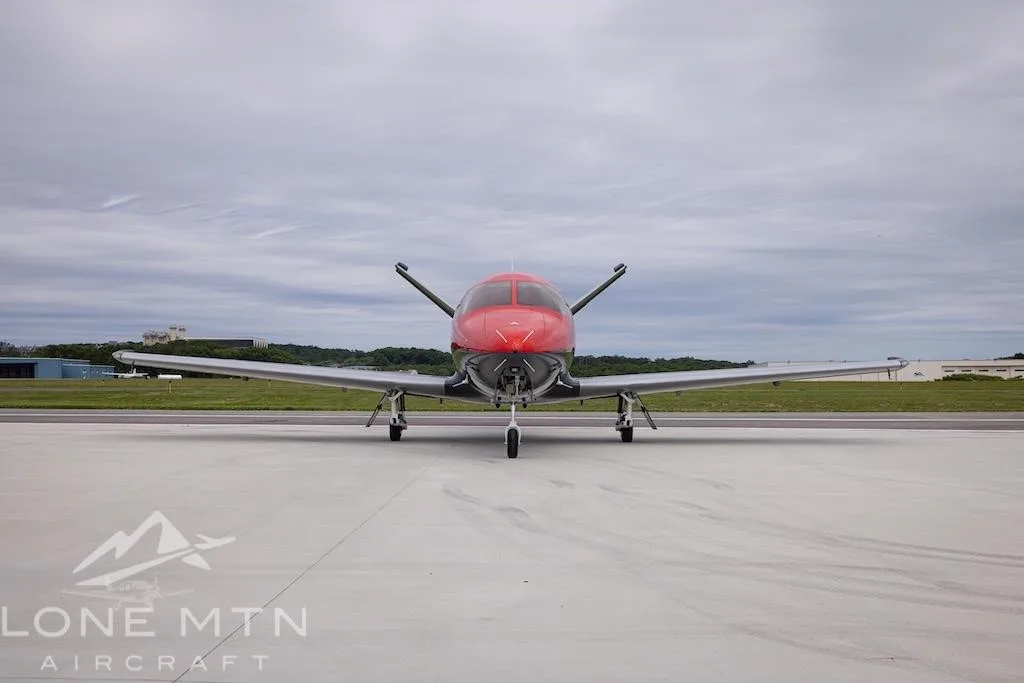 Exterior view of a 2019 CIRRUS VISION SF50-G2+, N204HS.