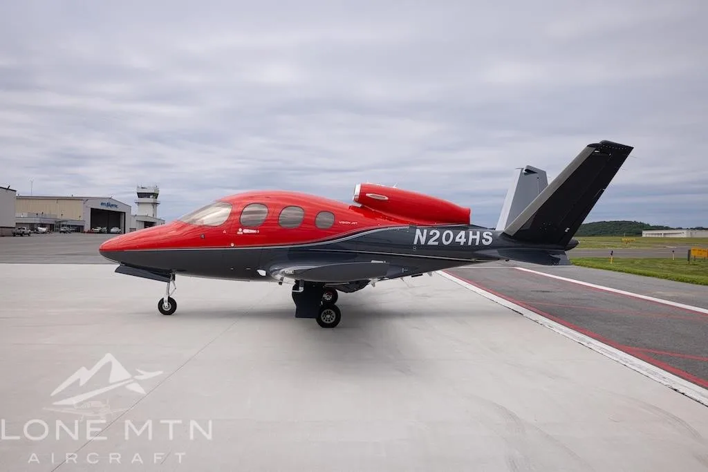 Exterior view of a 2019 CIRRUS VISION SF50-G2+, N204HS.