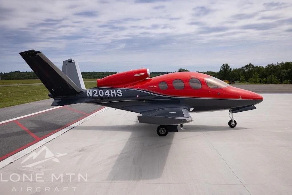 Exterior view of a 2019 CIRRUS VISION SF50-G2+, N204HS.