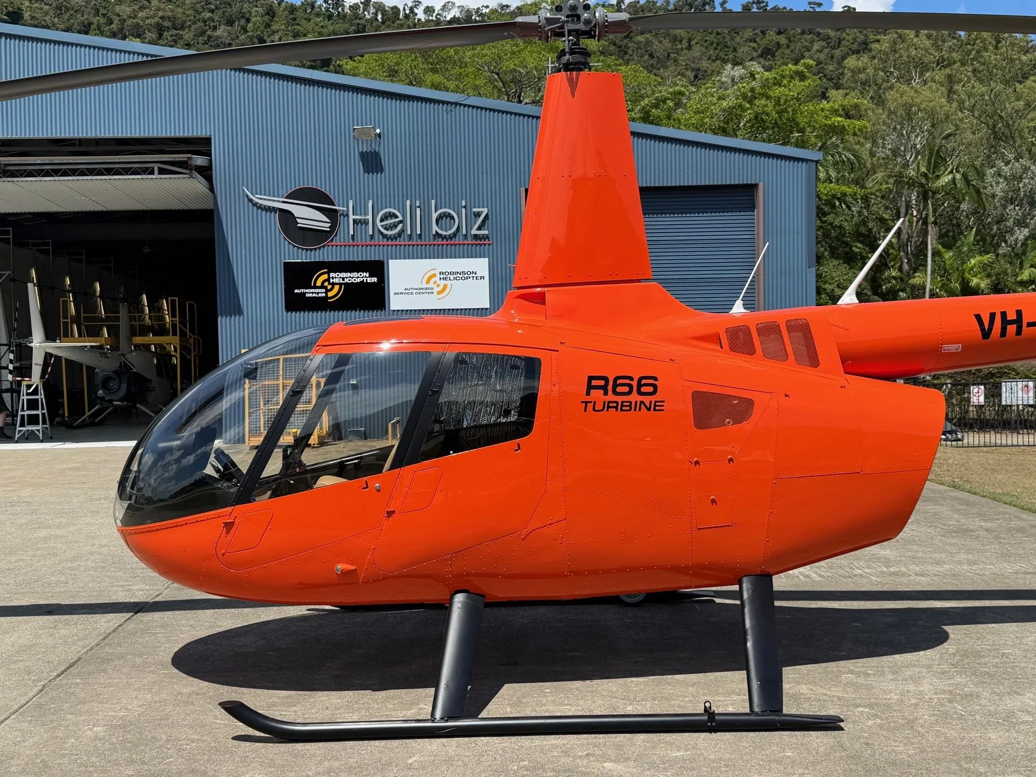 Robinson R66