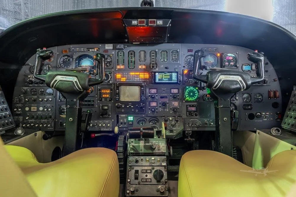 Cockpit and instrument panel of a CESSNA CITATION II.