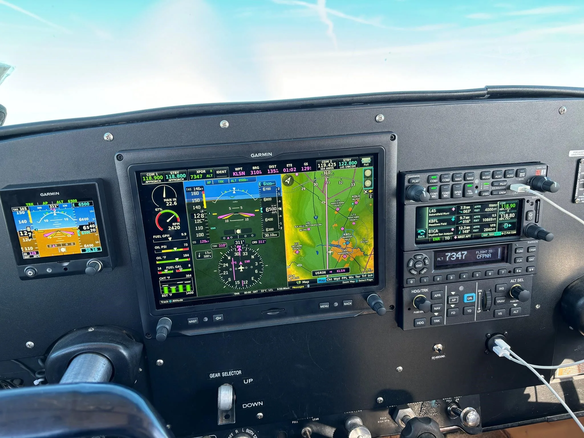 Avionics suite of a 1963 PIPER COMANCHE 180.