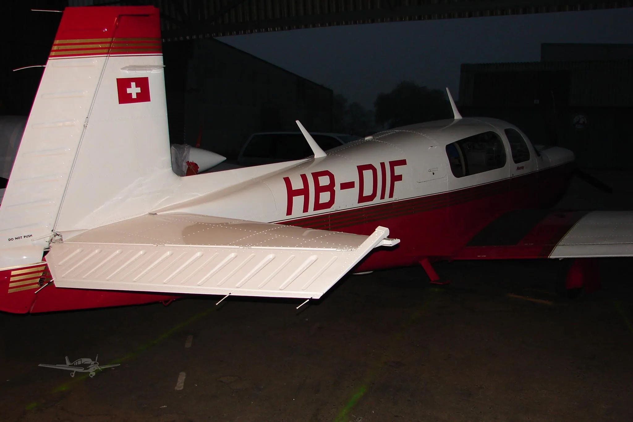 Exterior view of a 1995 MOONEY M20M BRAVO, HB-DIF.