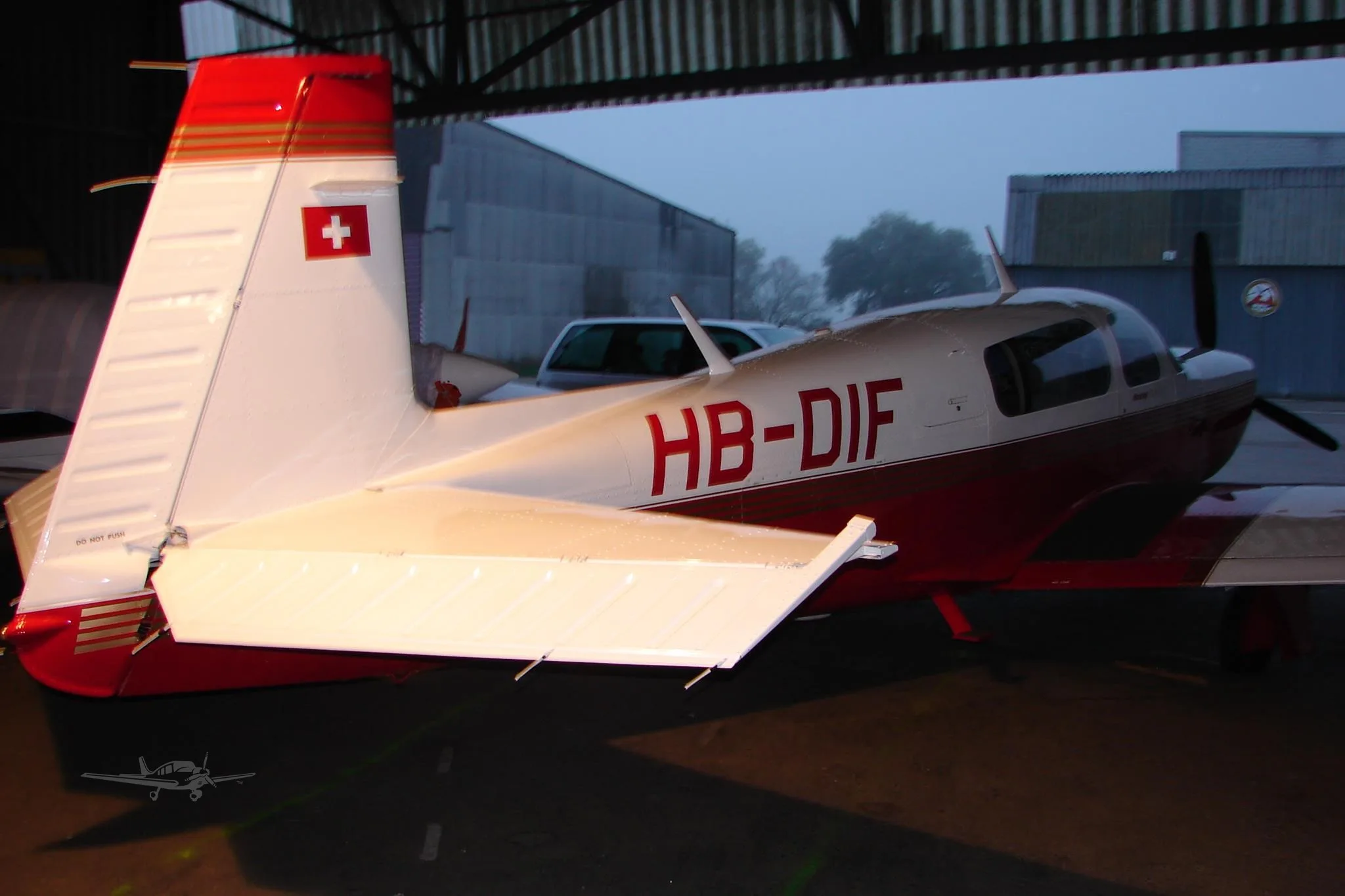 Exterior view of a 1995 MOONEY M20M BRAVO, HB-DIF.