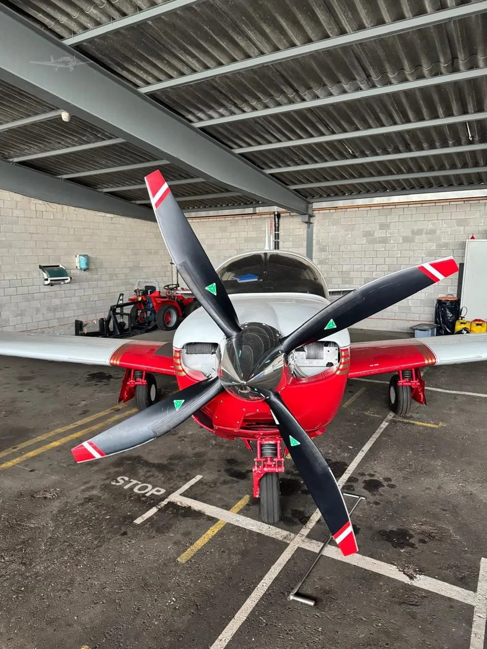Exterior view of a 1995 MOONEY M20M BRAVO, HB-DIF.