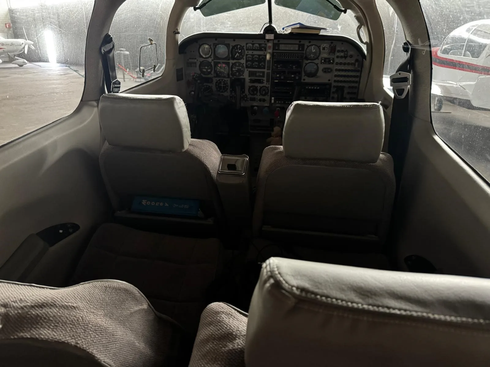 Cabin interior of a 1995 MOONEY M20M BRAVO.