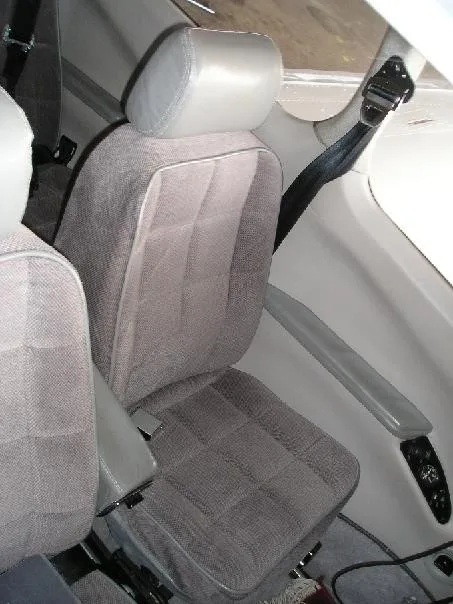 Cabin interior of a 1995 MOONEY M20M BRAVO.