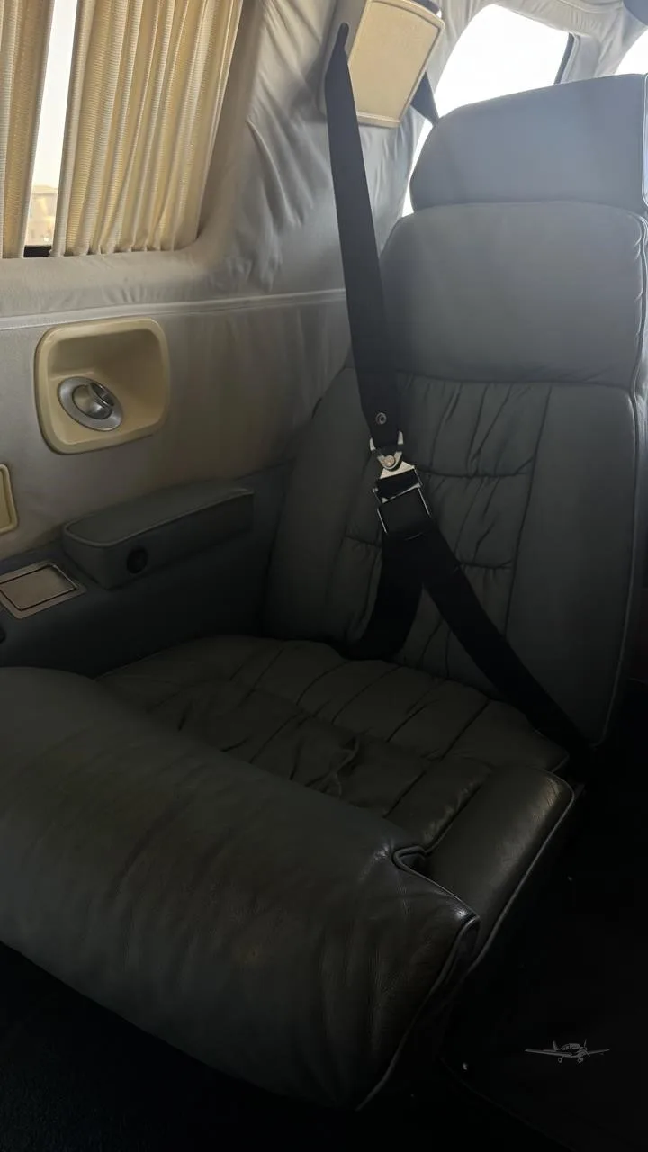 Cabin interior of a 1988 PIPER MALIBU.