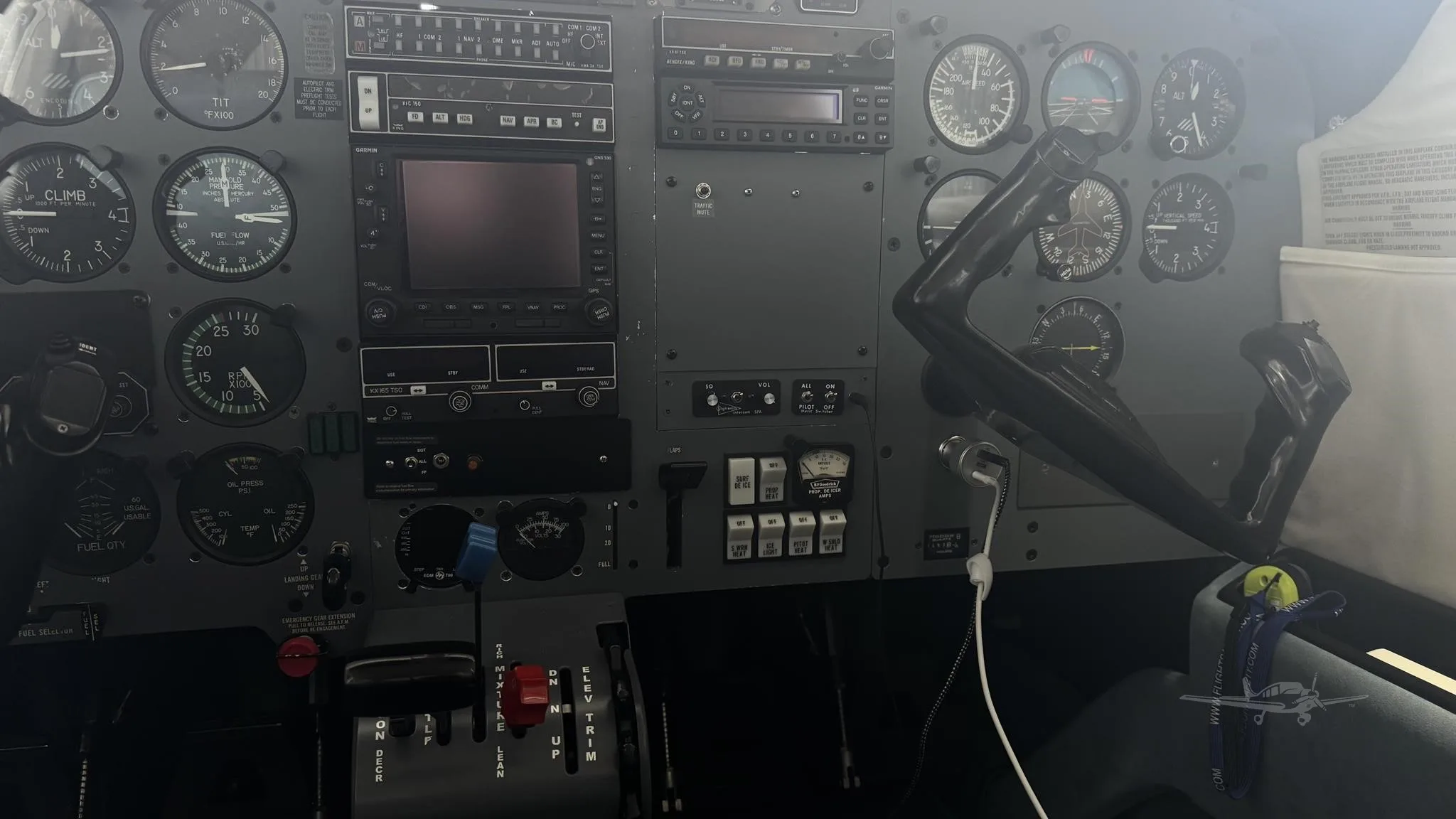 Cockpit and instrument panel of a 1988 PIPER MALIBU.