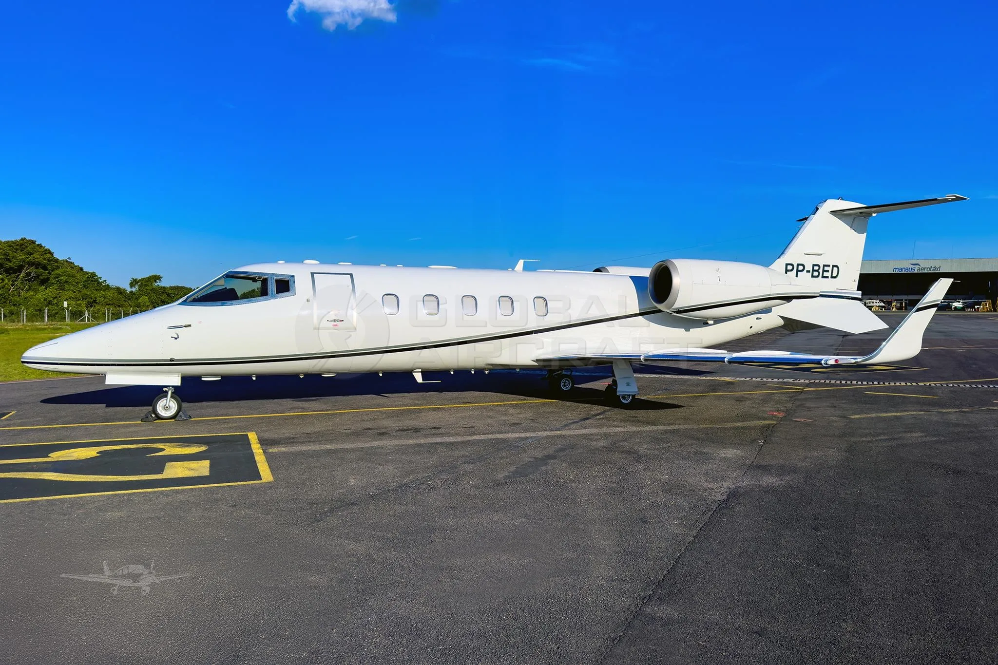 Exterior view of a 2006 LEARJET 60SE, PP-BED.