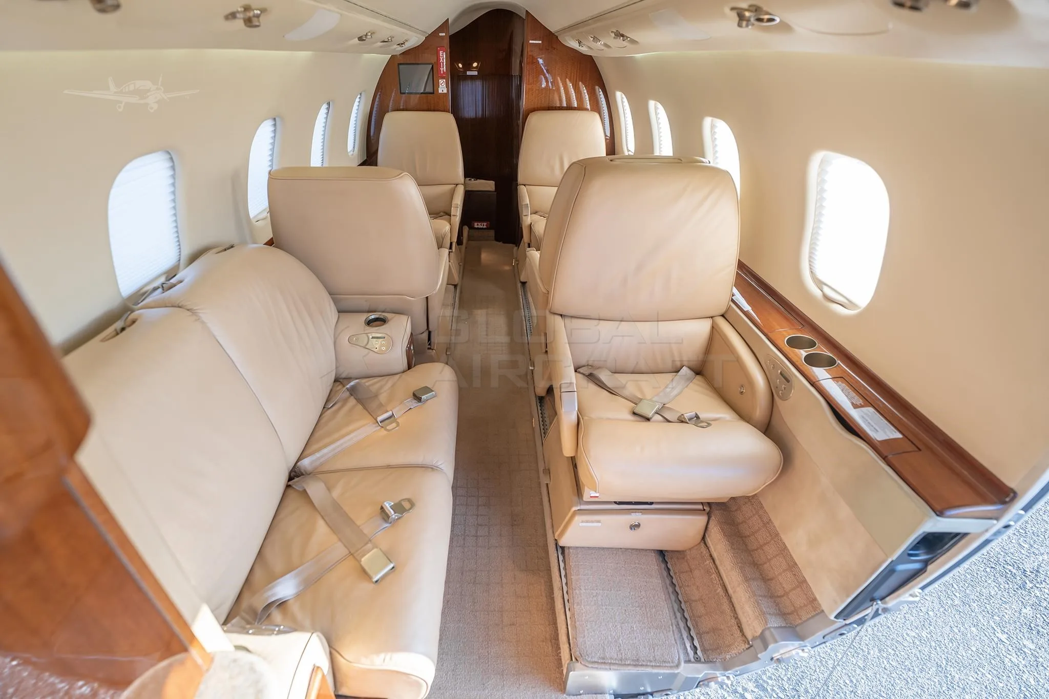 Cabin interior of a 2006 LEARJET 60SE.