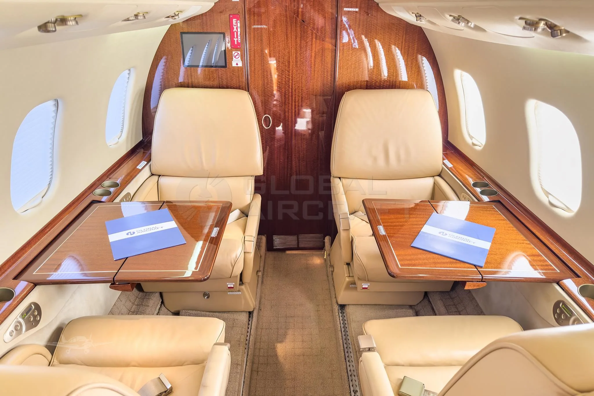 Cabin interior of a 2006 LEARJET 60SE.