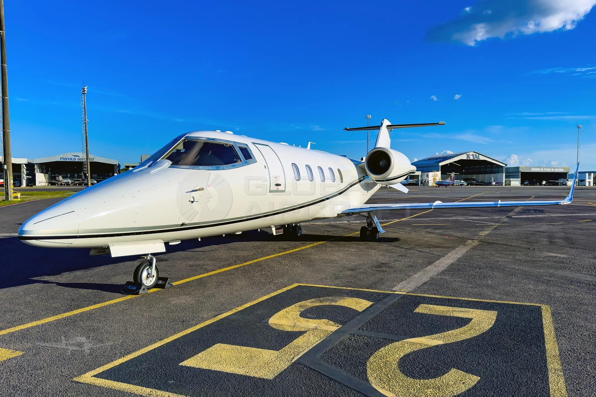 Cabin interior of a 2006 LEARJET 60SE.