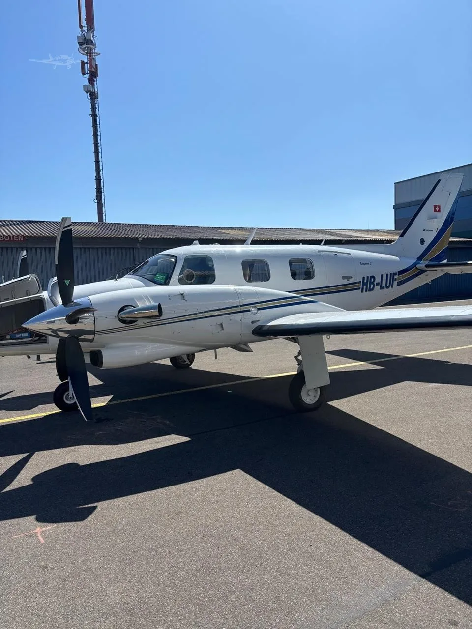 Exterior view of a 1981 PIPER CHEYENNE II, HB-LUF.