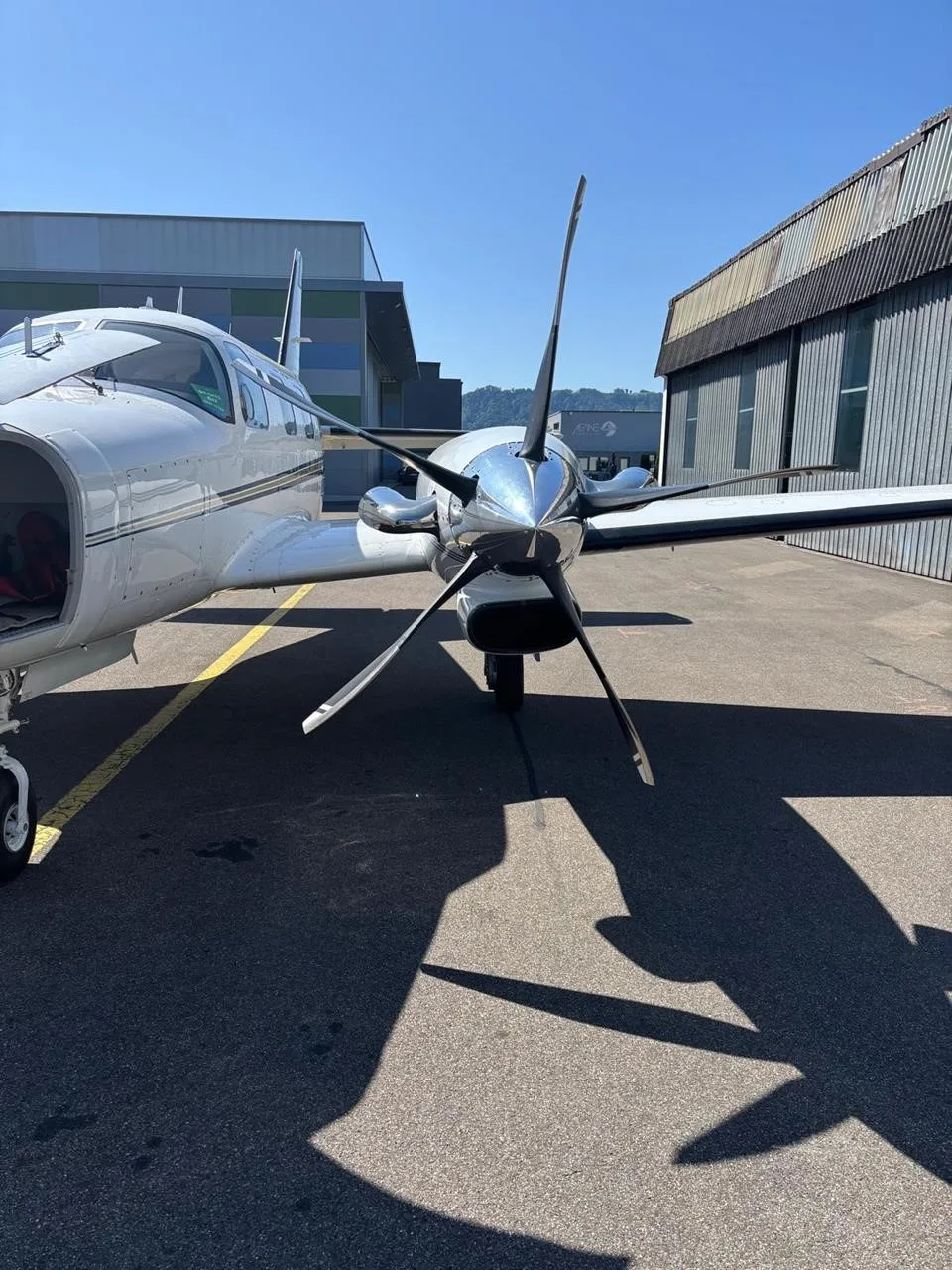 Exterior view of a 1981 PIPER CHEYENNE II, HB-LUF.