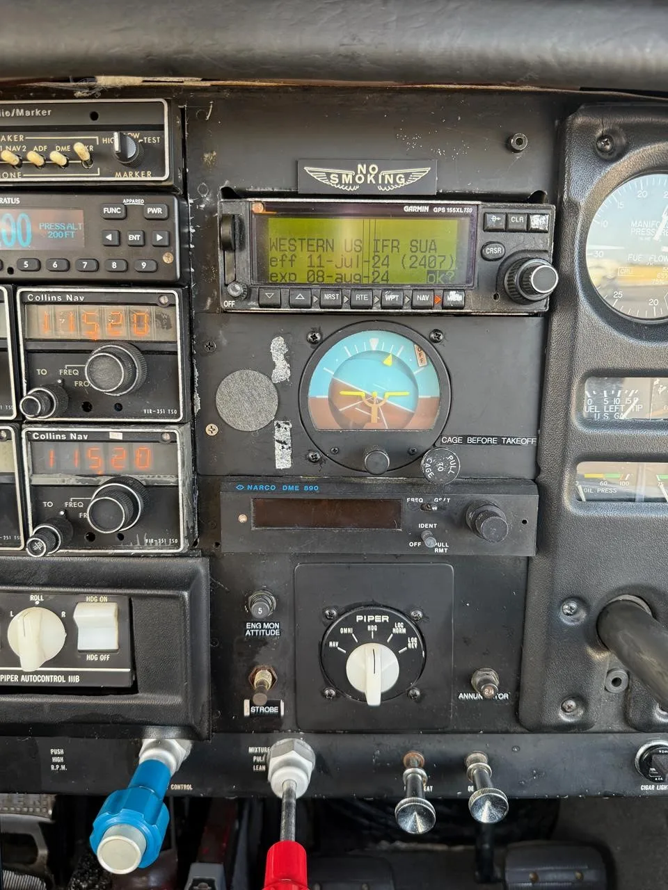 Avionics suite of a 1967 PIPER CHEROKEE 6/300.