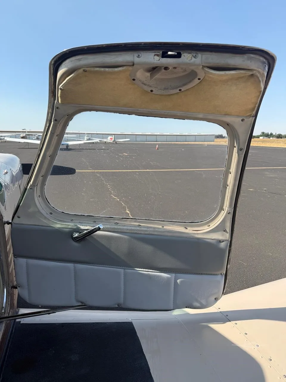 Exterior view of a 1967 PIPER CHEROKEE 6/300, N4065R.