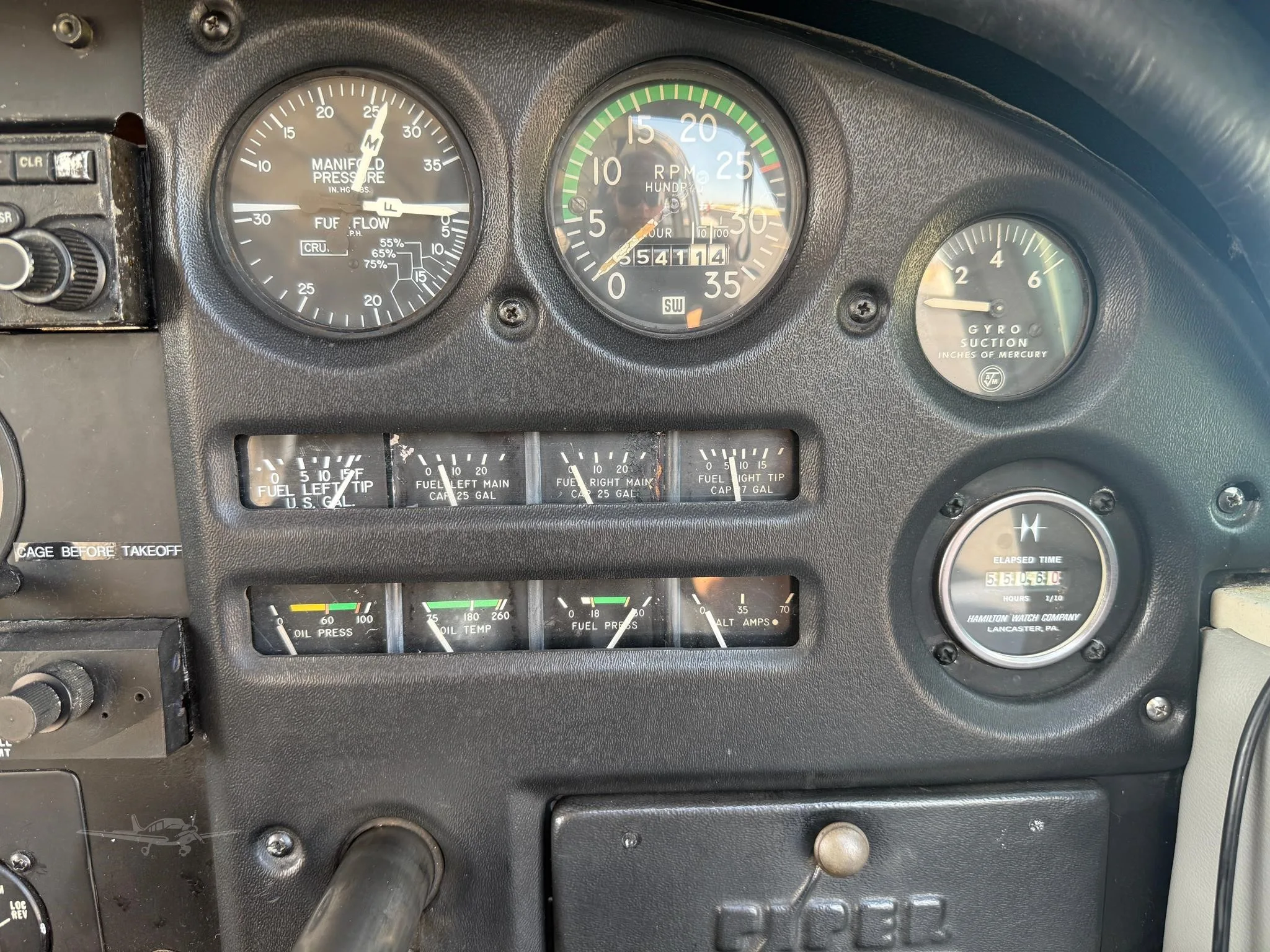 Cockpit and instrument panel of a 1967 PIPER CHEROKEE 6/300.