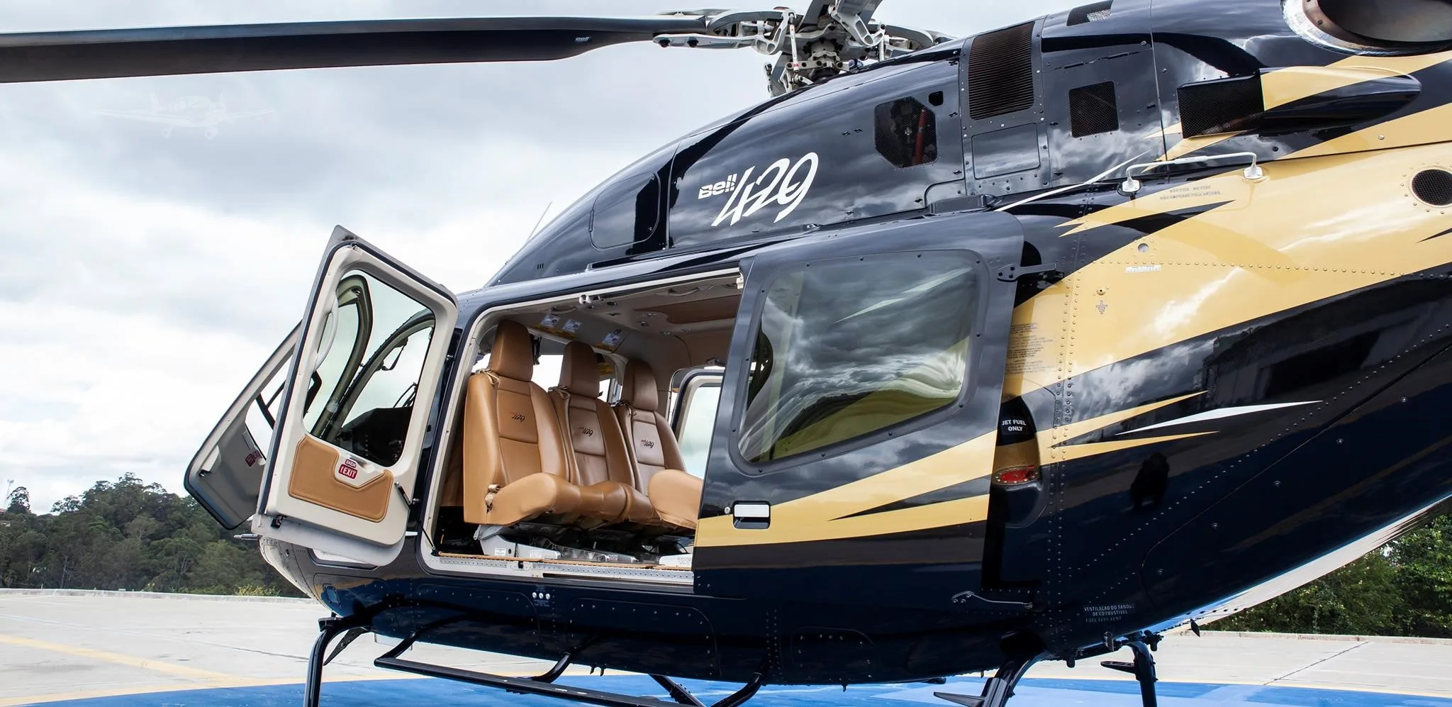 Exterior view of a 2012 BELL 429, PR-EVU.