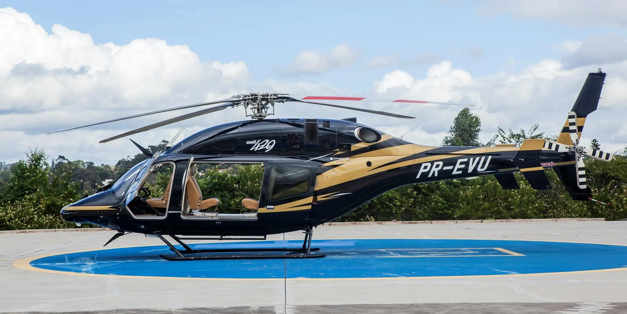 Exterior view of a 2012 BELL 429, PR-EVU.