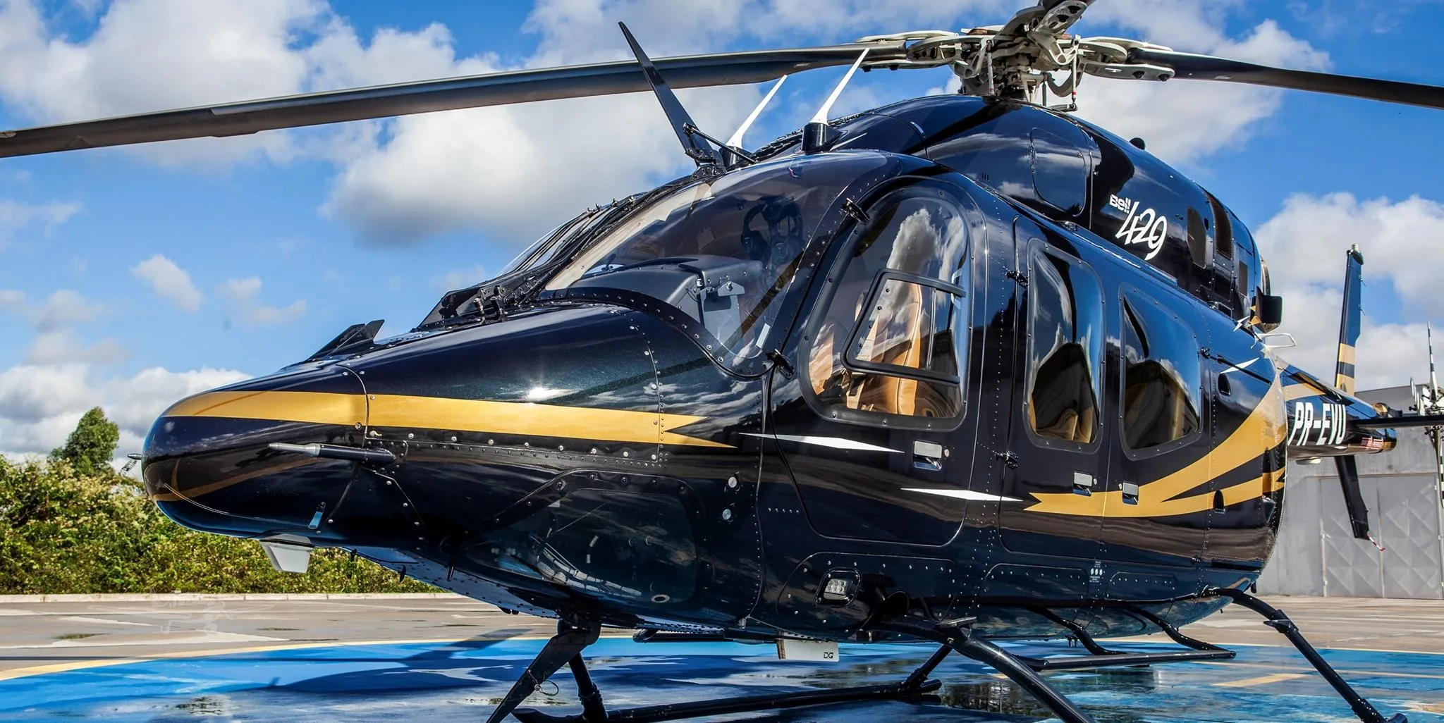 Exterior view of a 2012 BELL 429, PR-EVU.