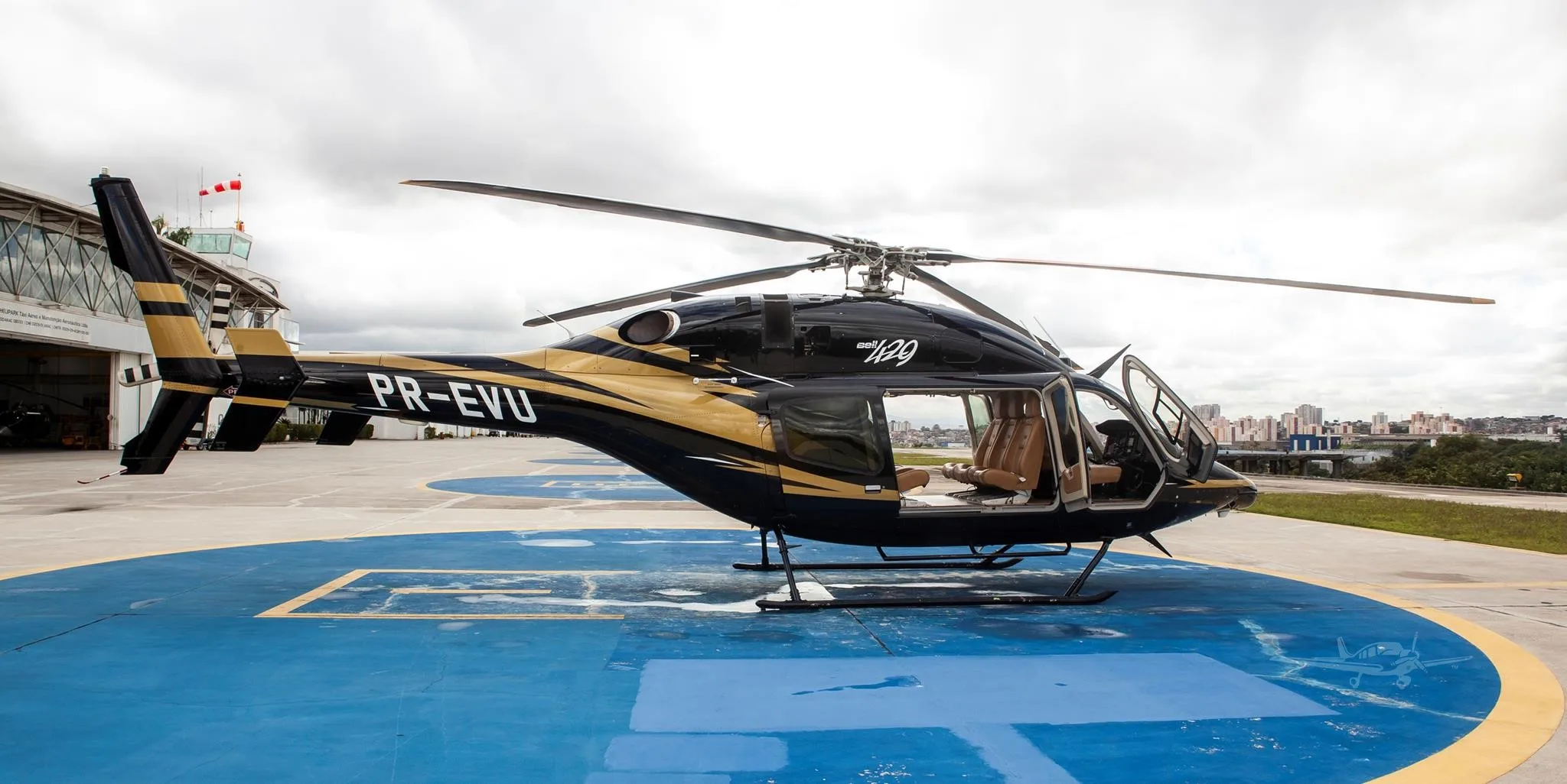 Exterior view of a 2012 BELL 429, PR-EVU.