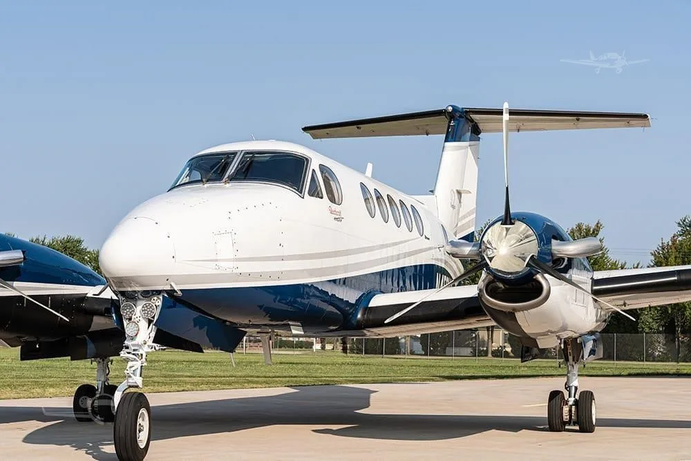 Exterior view of a 1975 BEECHCRAFT KING AIR 200, N459MA.