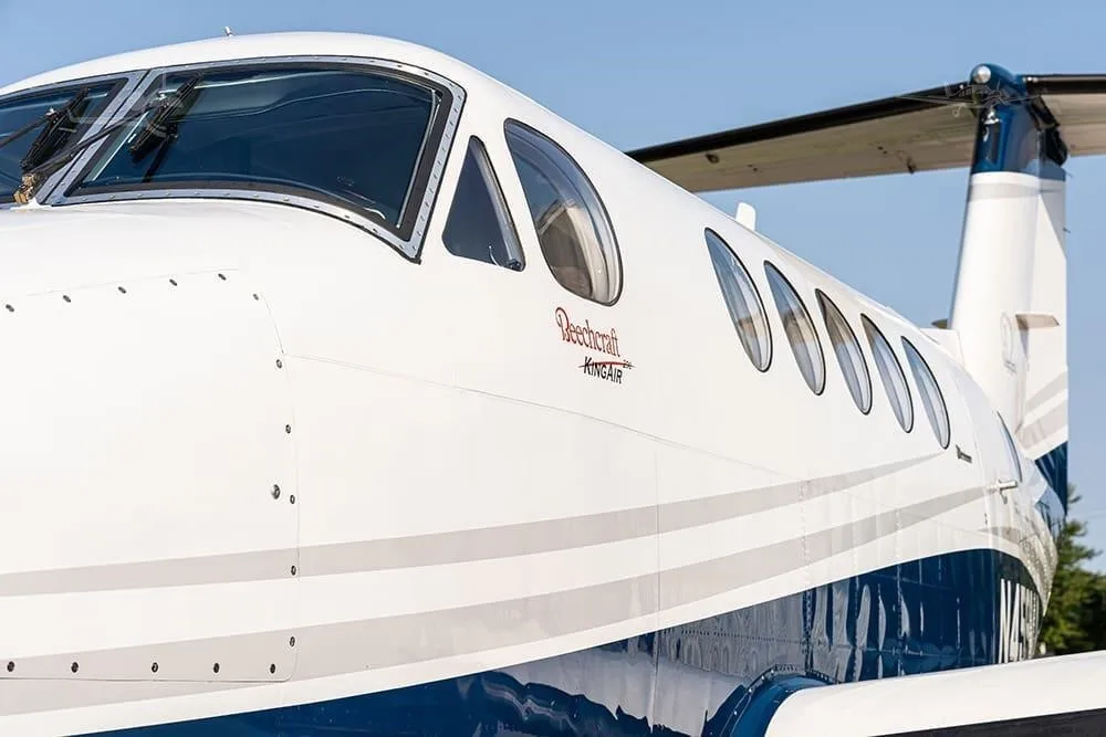 Exterior view of a 1975 BEECHCRAFT KING AIR 200, N459MA.