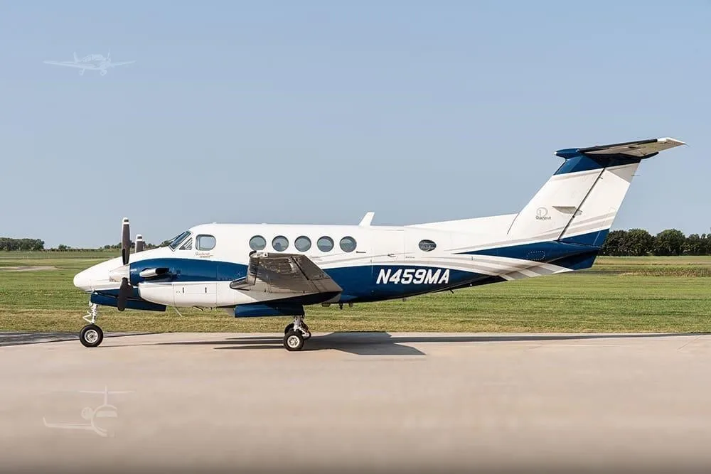 Exterior view of a 1975 BEECHCRAFT KING AIR 200, N459MA.