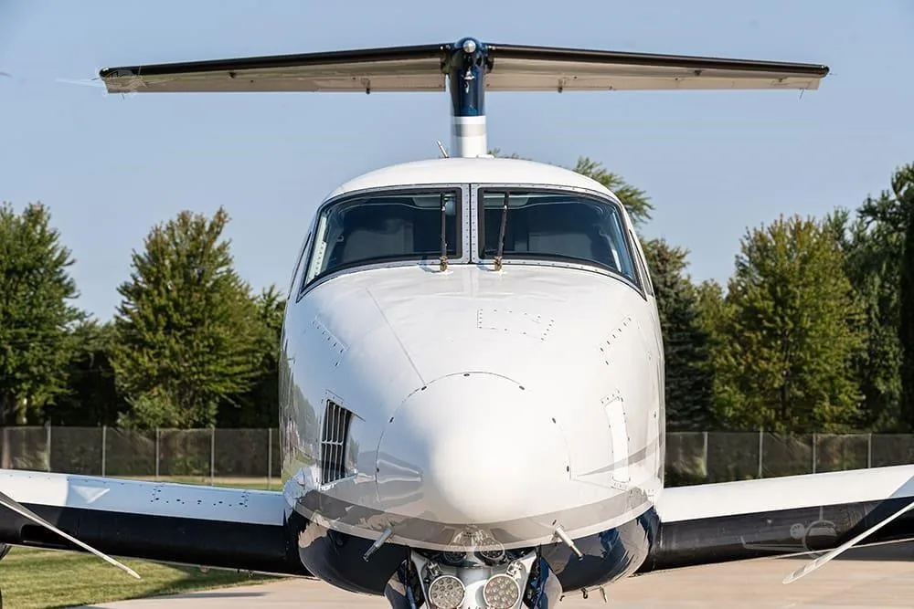Exterior view of a 1975 BEECHCRAFT KING AIR 200, N459MA.