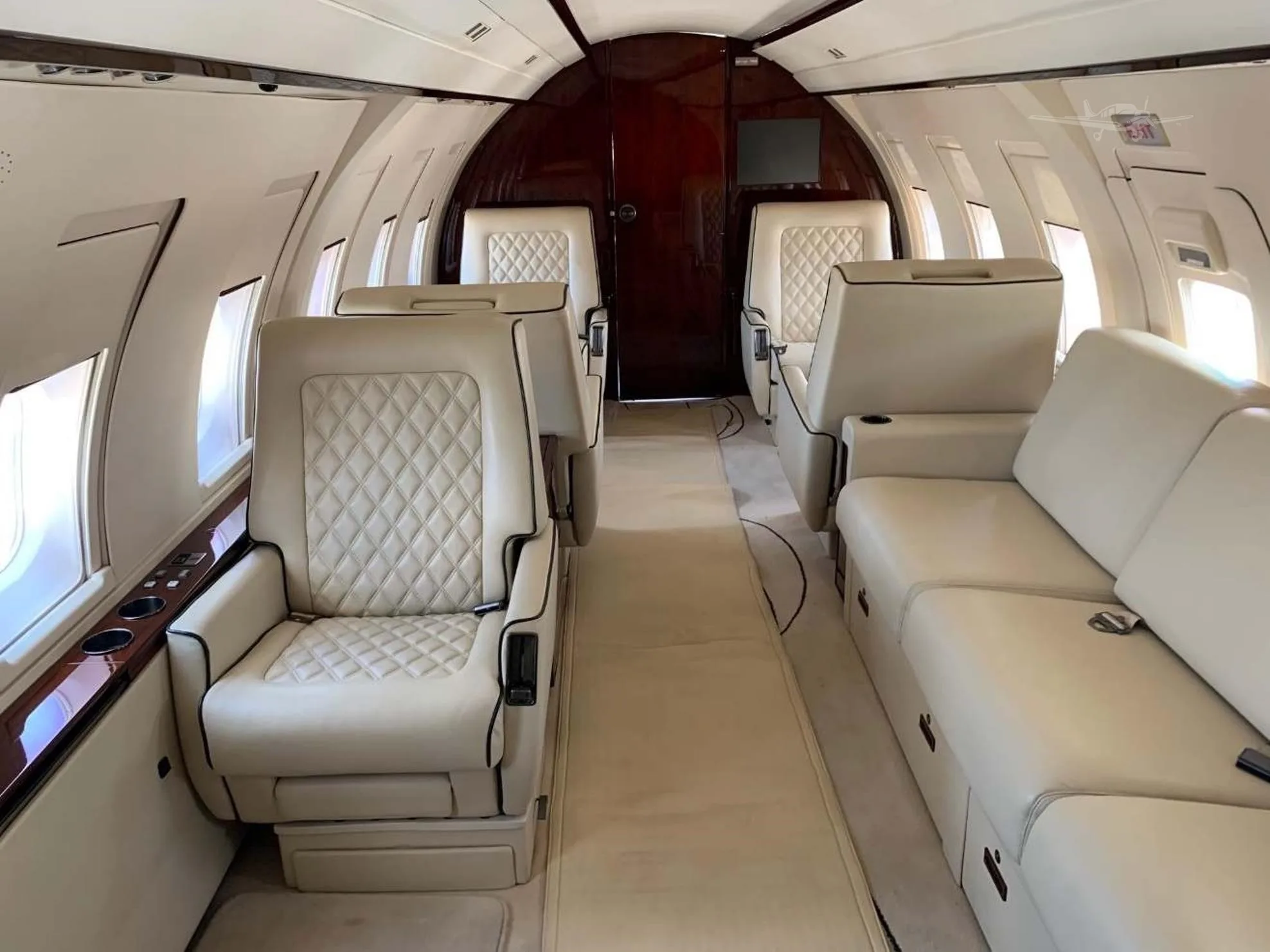 Cabin interior of a 1986 BOMBARDIER CHALLENGER 601-1A.
