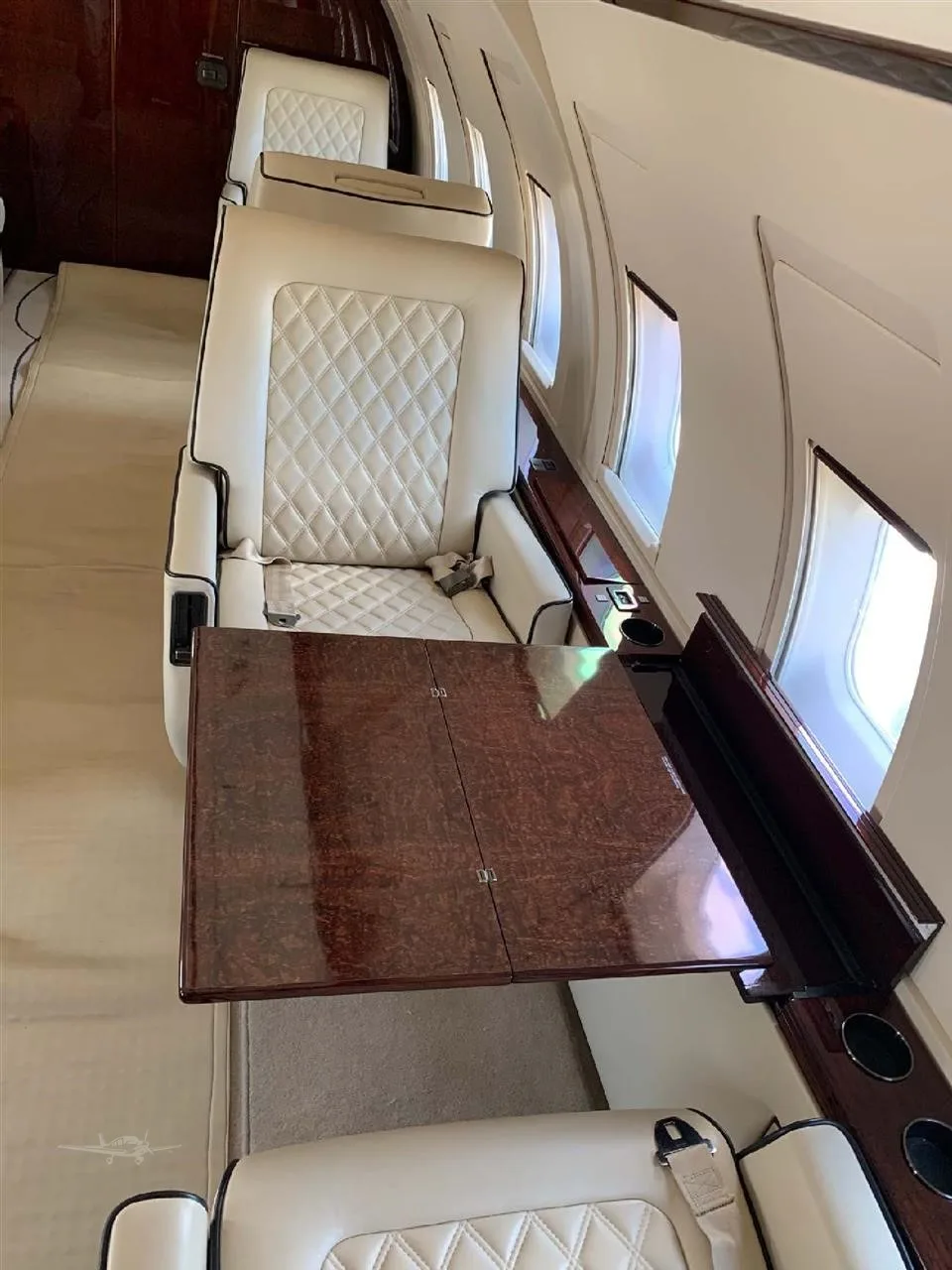 Cabin interior of a 1986 BOMBARDIER CHALLENGER 601-1A.