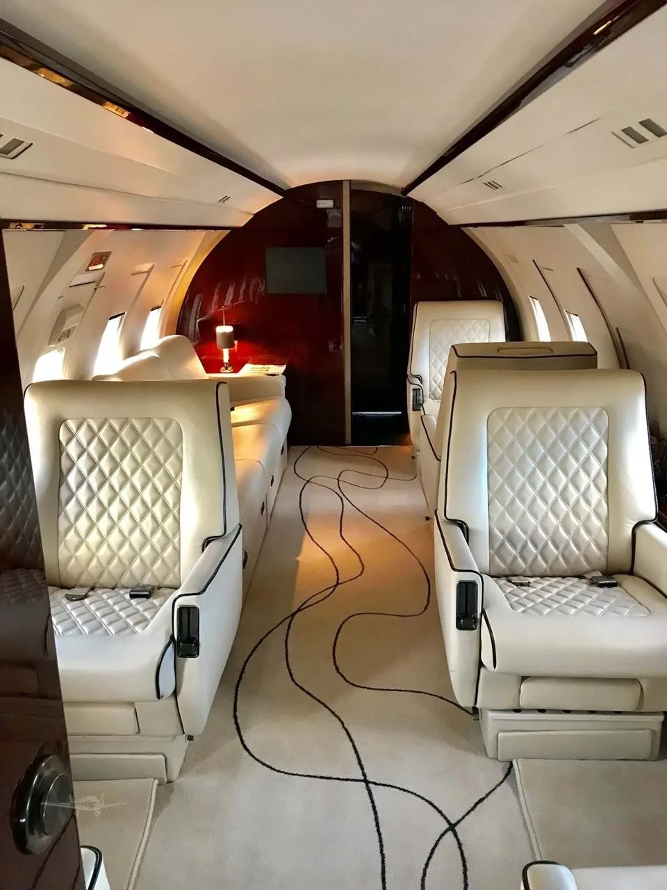Cabin interior of a 1986 BOMBARDIER CHALLENGER 601-1A.