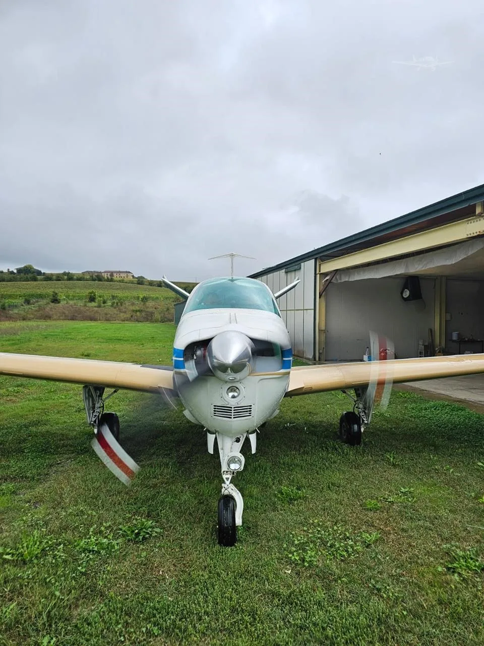 Exterior view of a 1970 BEECHCRAFT V35B BONANZA, D-EECA.
