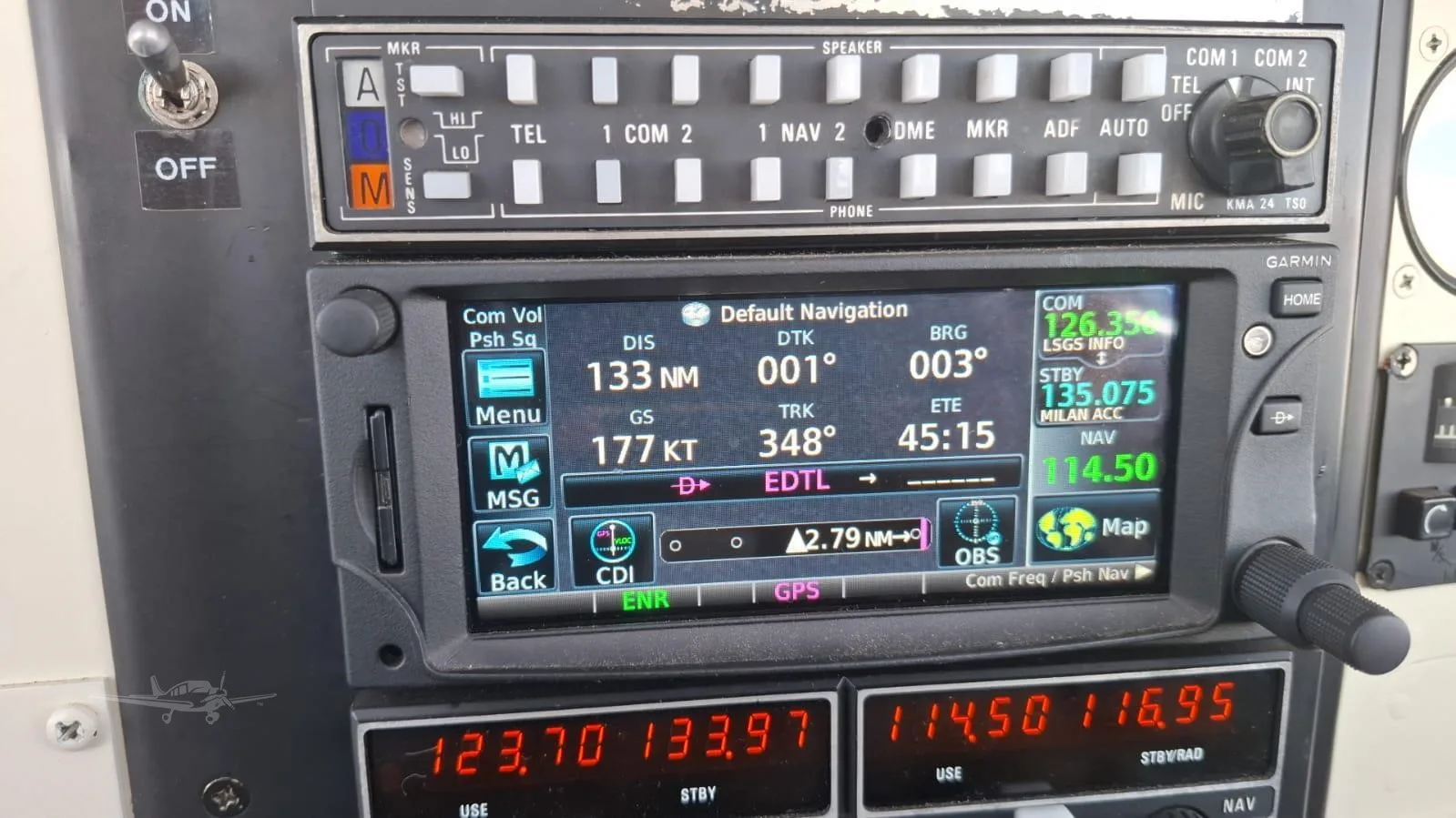 Avionics suite of a 1970 BEECHCRAFT V35B BONANZA.