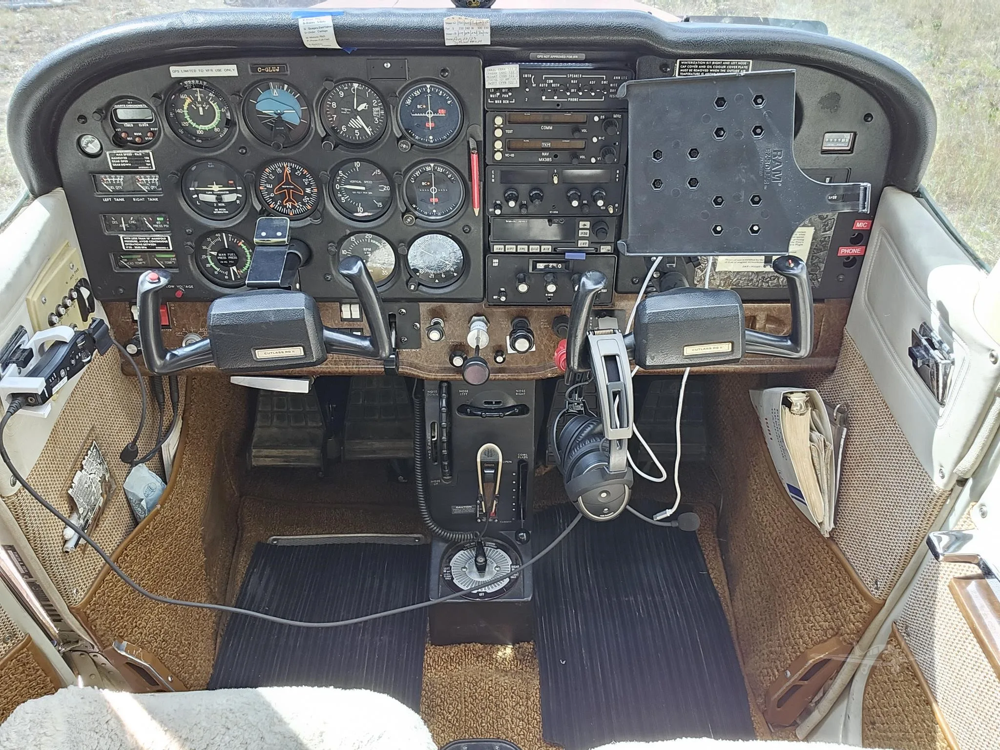 Cockpit and instrument panel of a 1981 CESSNA 172RG CUTLASS.