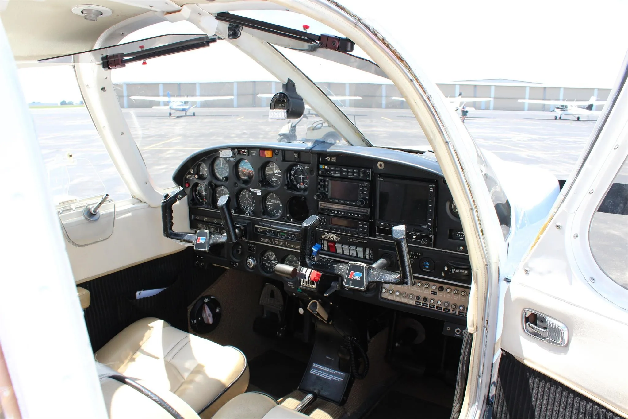 Cockpit and instrument panel of a 1969 PIPER ARROW.