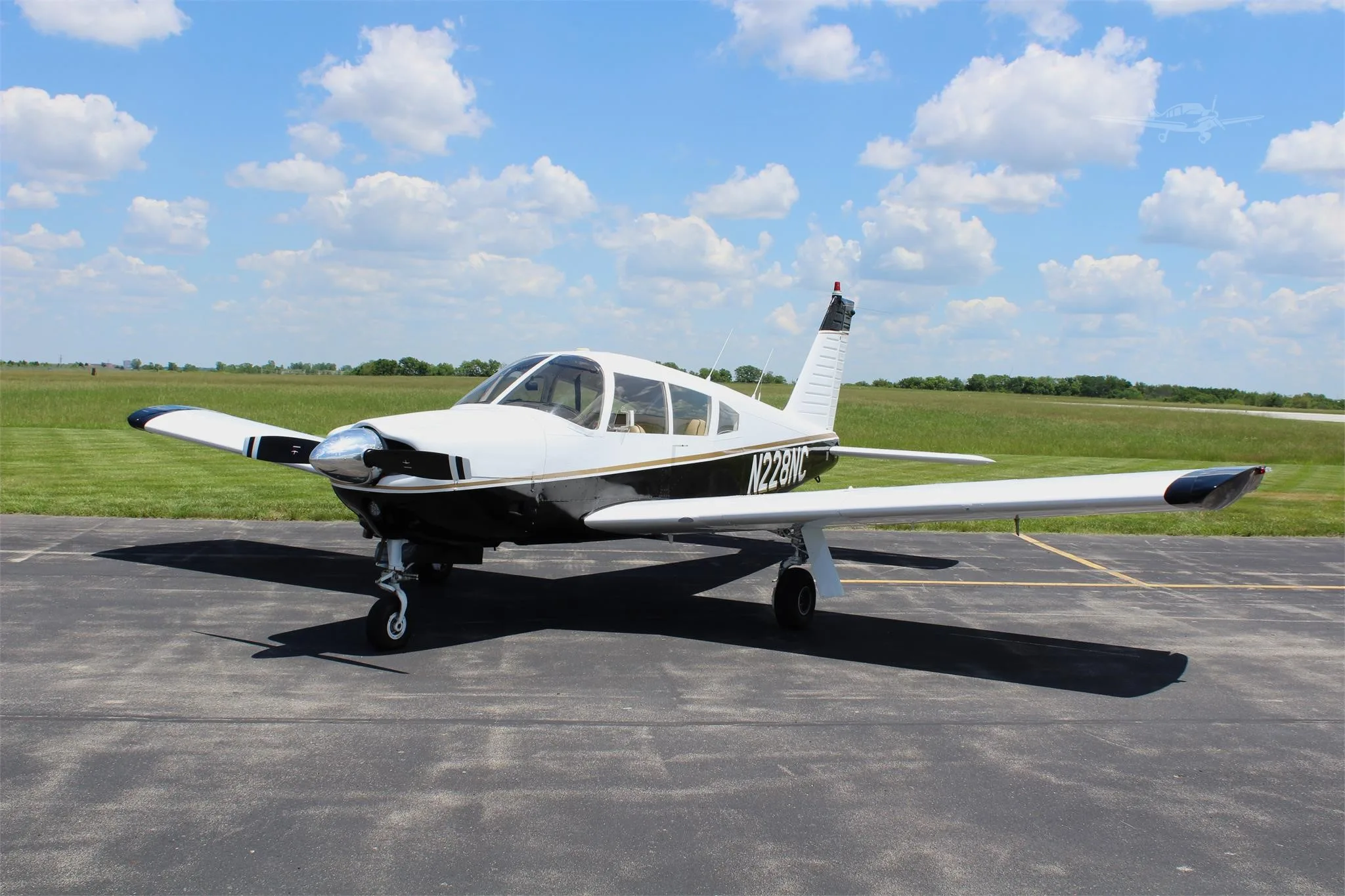 Exterior view of a 1969 PIPER ARROW, N228NC.