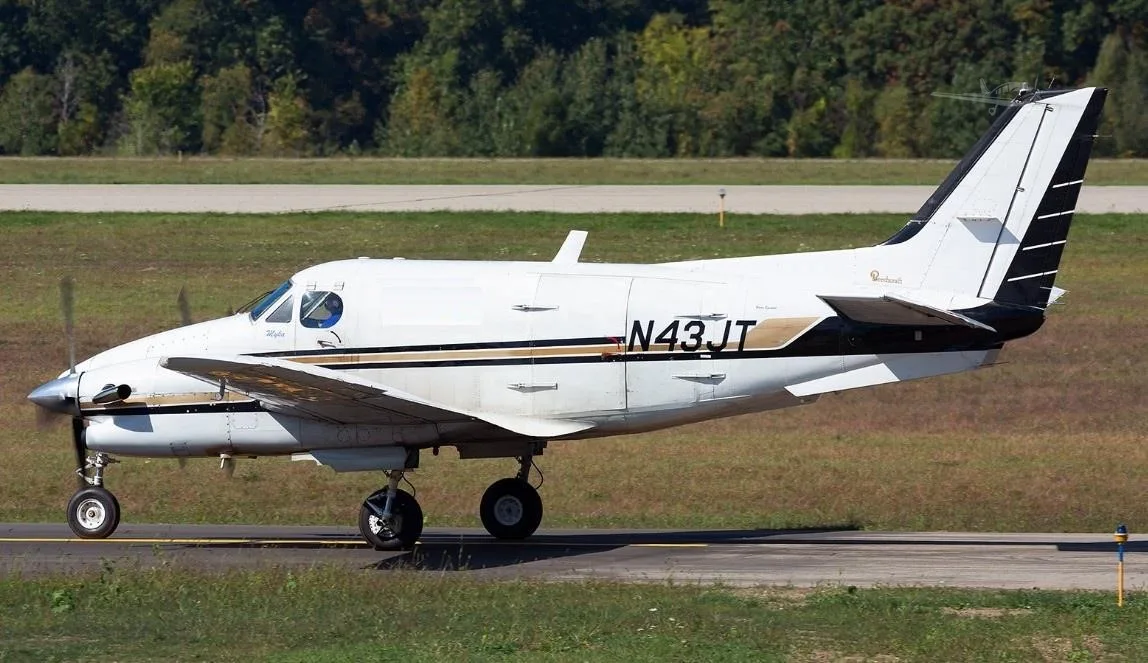Exterior view of a 1967 BEECHCRAFT KING AIR A90, N43JT.