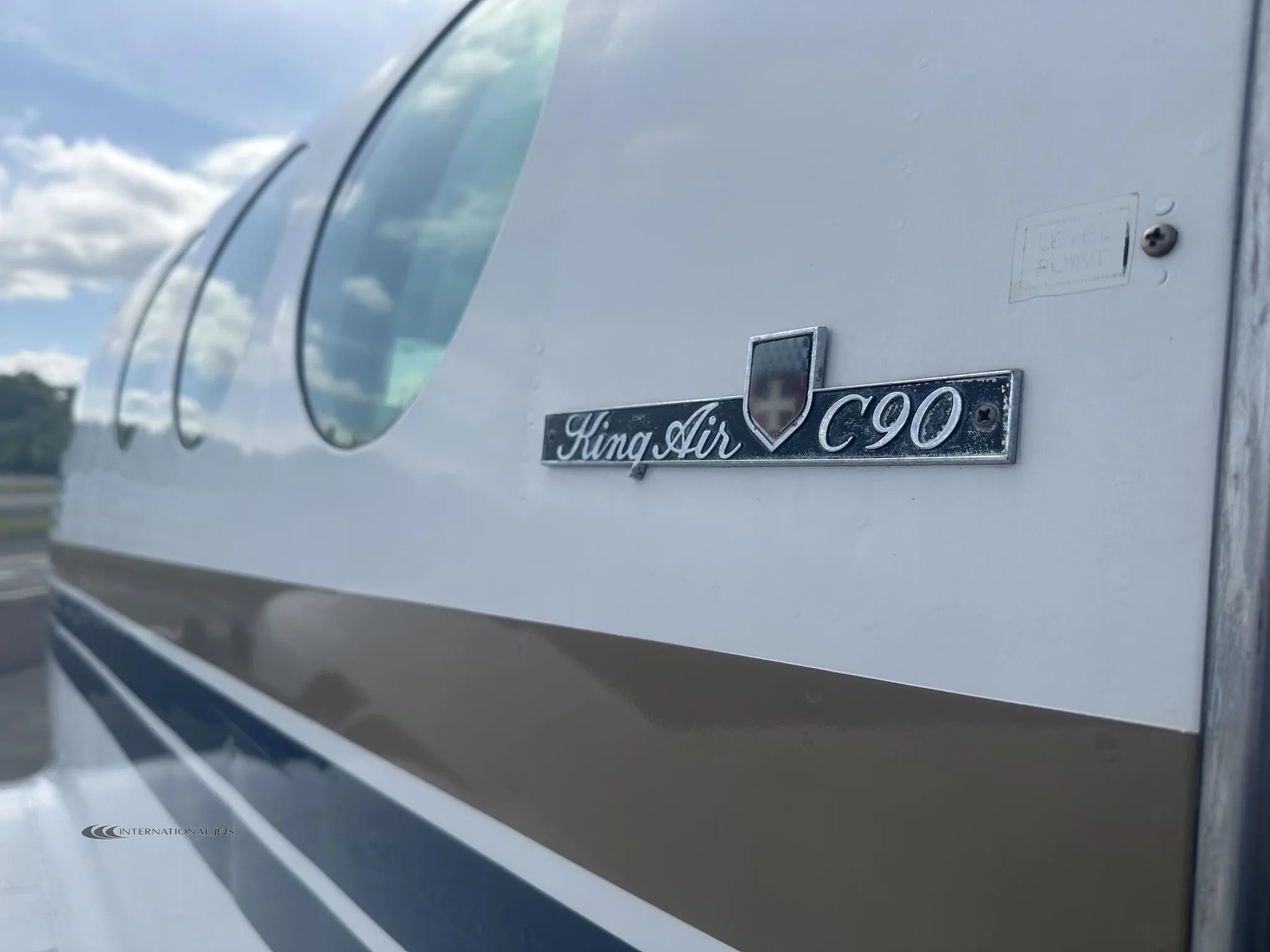 Exterior view of a 1978 BEECHCRAFT KING AIR C90, N904US.