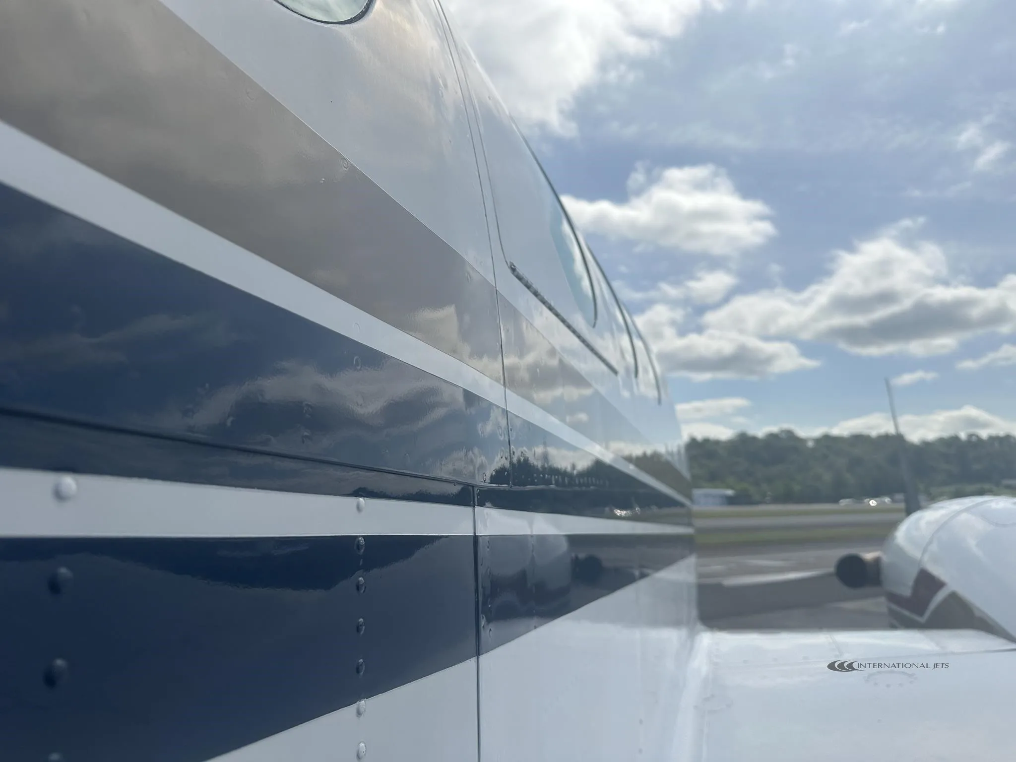 Exterior view of a 1978 BEECHCRAFT KING AIR C90, N904US.