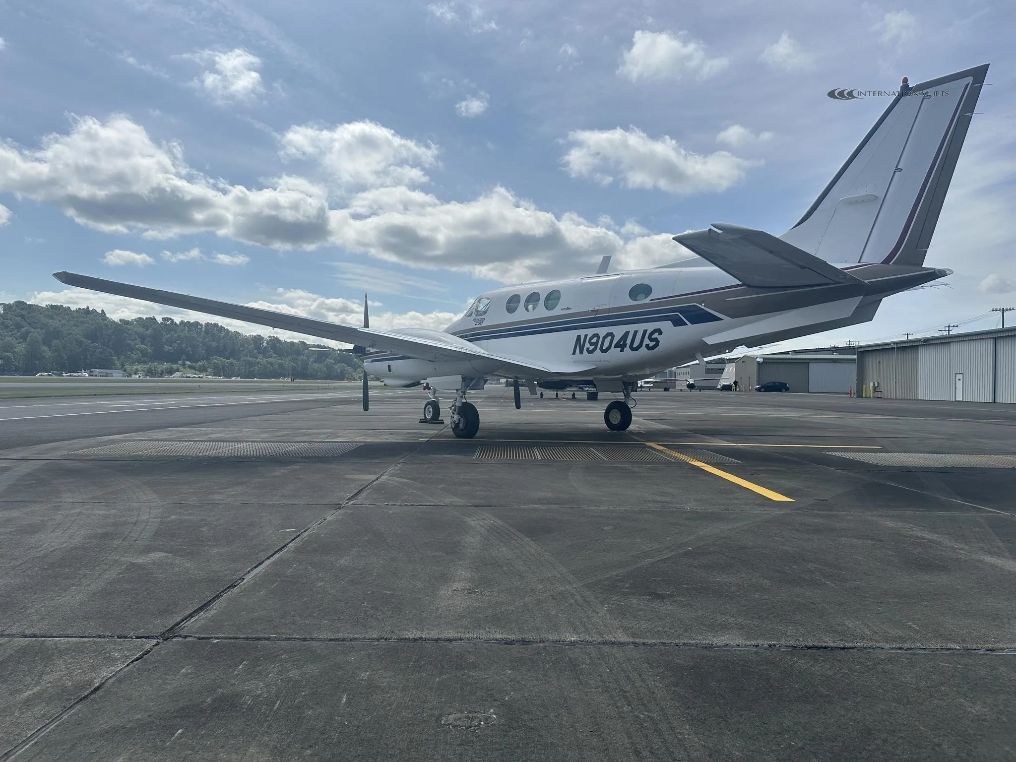 Exterior view of a 1978 BEECHCRAFT KING AIR C90, N904US.