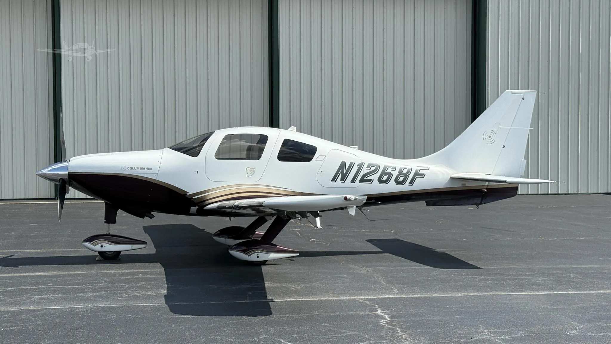 Exterior view of a 2006 COLUMBIA 400, N1268F.