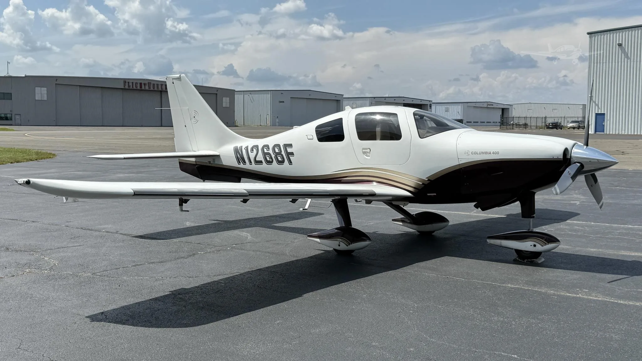 Exterior view of a 2006 COLUMBIA 400, N1268F.