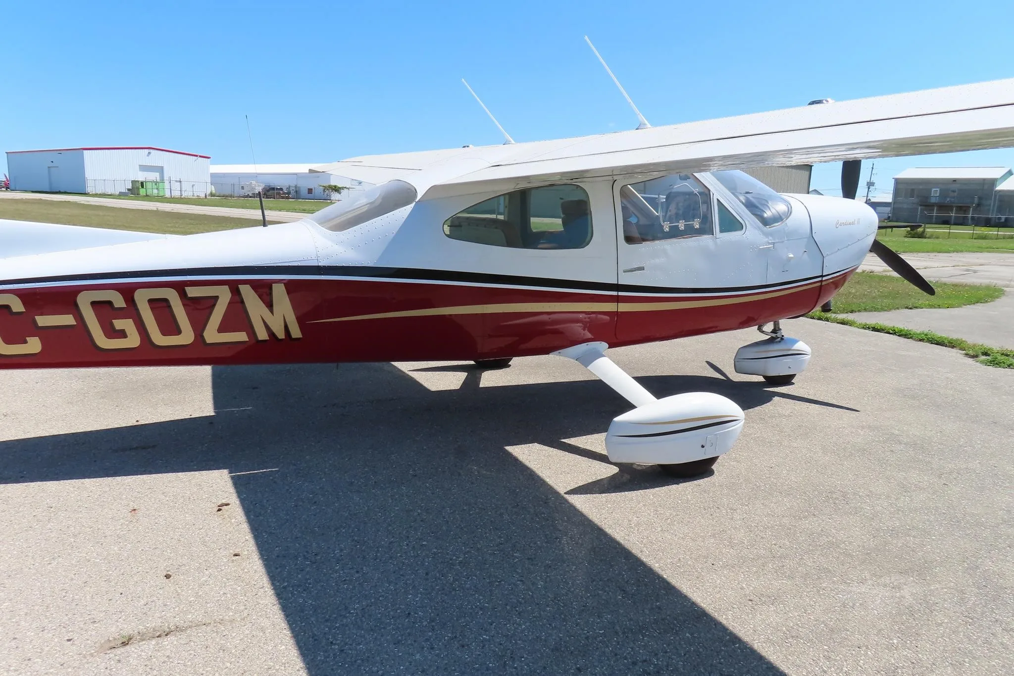 Exterior view of a 1975 CESSNA 177, C-GOZM.
