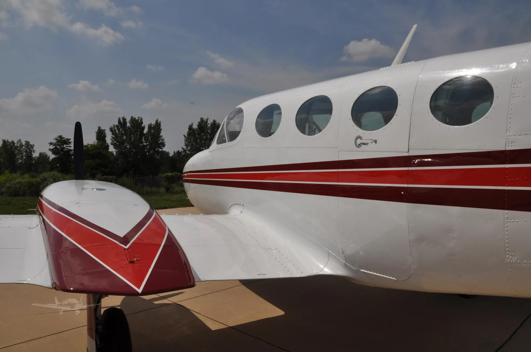 Exterior view of a 1980 CESSNA 340A, N340PC.