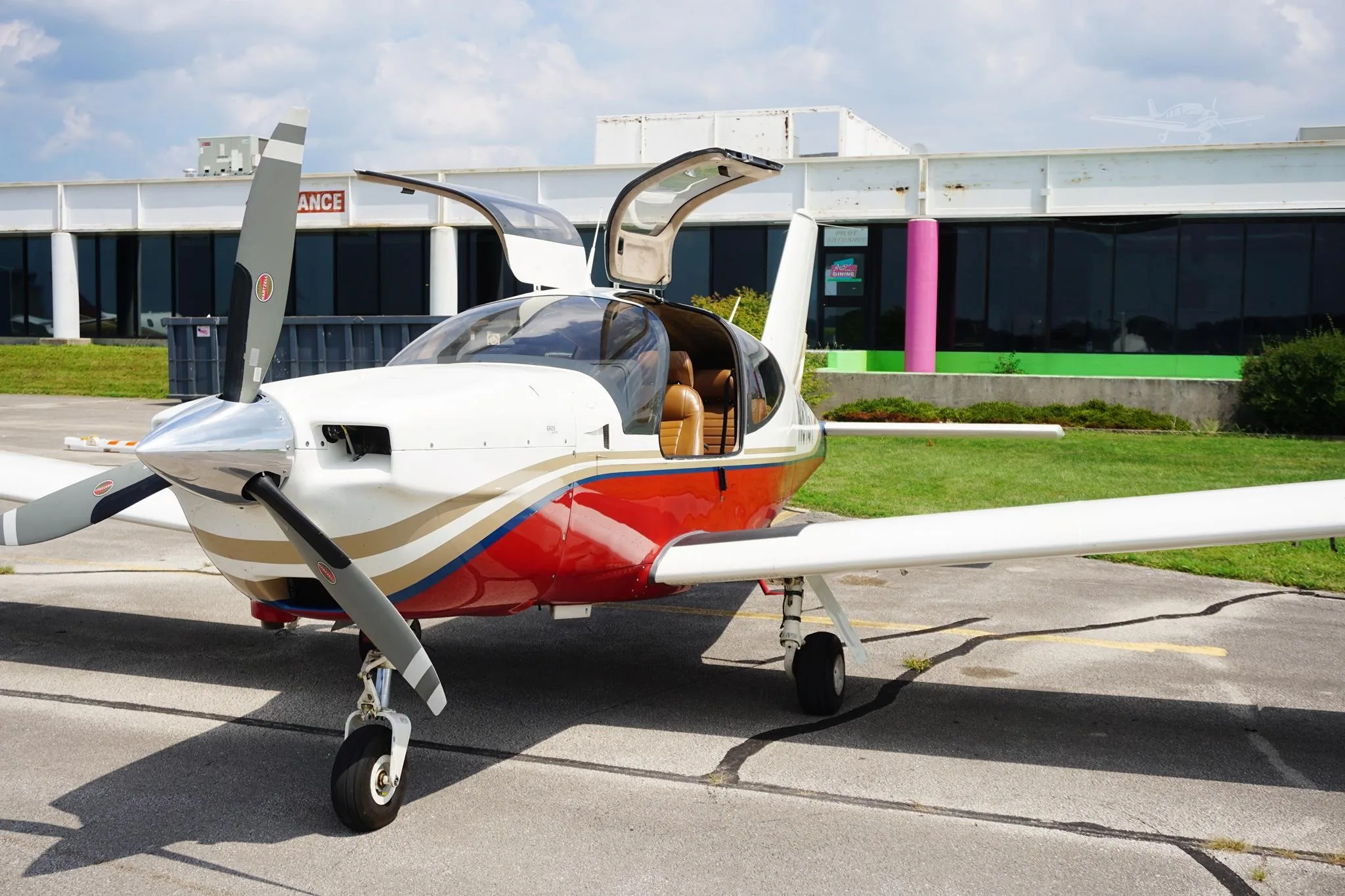 Exterior view of a 2001 SOCATA TB-20 GT TRINIDAD, N81GT.